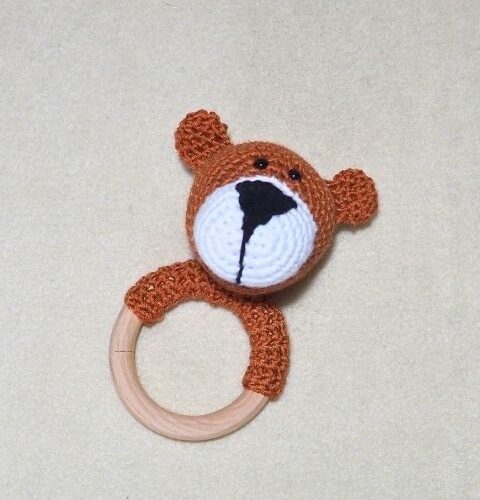 Gehaakte bijtring beer donkerbruin